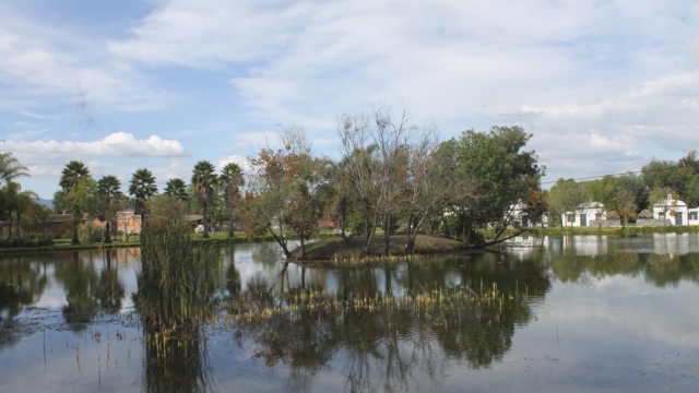Hermoso lago de la Hacienda Tzintzimeo